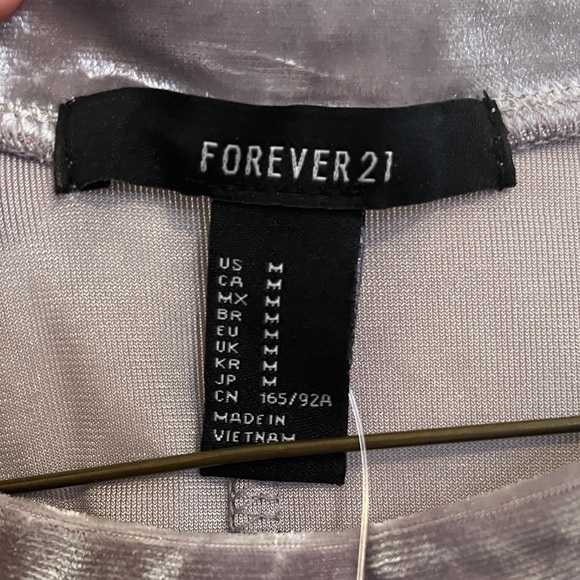 NWT Forever 21 Gray Crushed Velvet Short Sleeve Crop Top with pocket - Picture 5 of 5